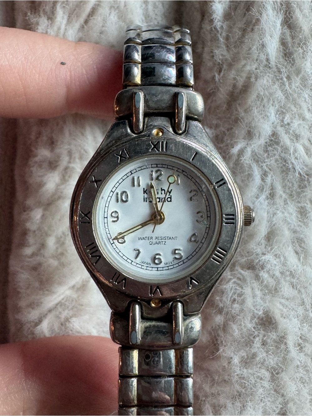 Vintage Kathy Ireland Silver Tone Expansion Stretch Band Watch Roman Bezel 1628